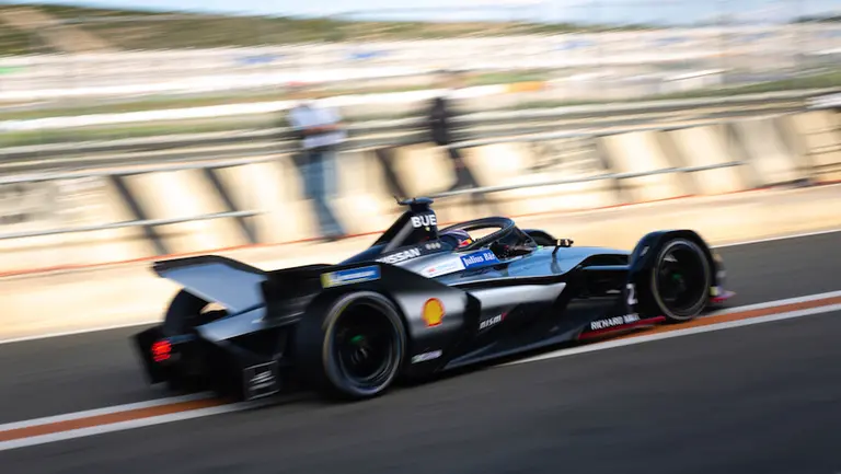 ¿No más pilotos?: así fue la primera carrera de Fórmula 1 con vehículos autónomos y eléctricos