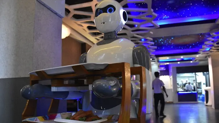 Este es Ginger, un robot mesero diseñado para interactuar con los clientes