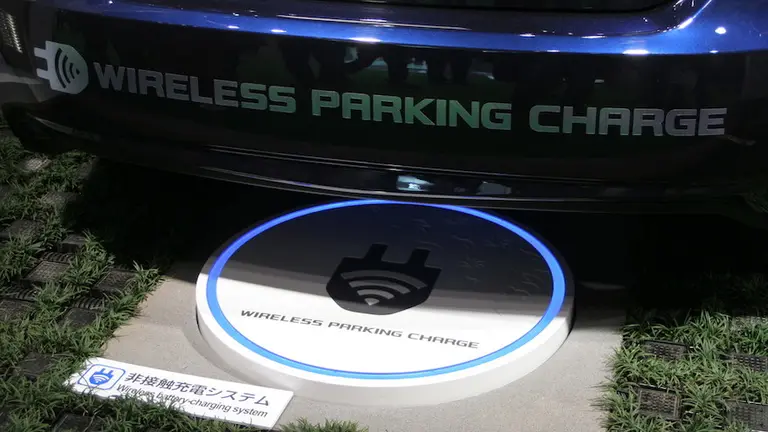 Autos eléctricos: ¿se viene la recarga inalámbrica para las baterías?