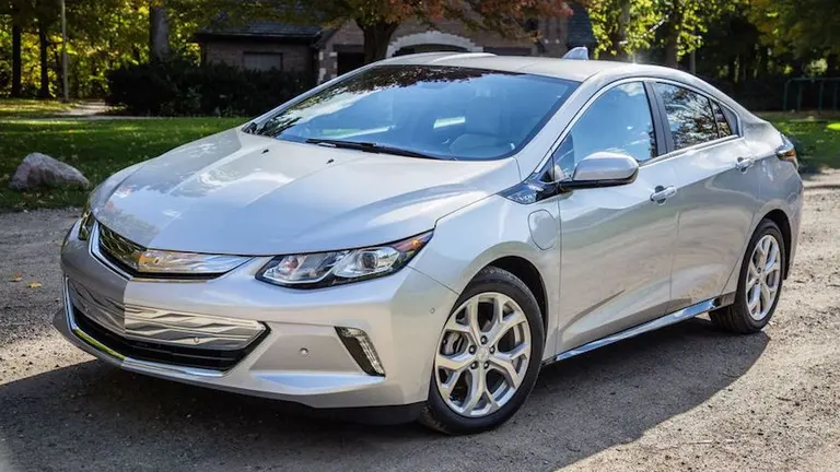Chevrolet Volt 2019: el híbrido suma mayor conectividad y mejora el sistema de recarga