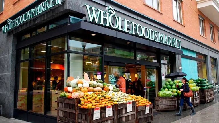 La tendencia de las dark store no para de crecer: esta es la empresa de Jeff Bezos que se sumó a la modalidad