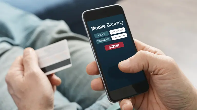 Dólares y créditos más baratos, mejor tasa en plazos fijos: uno a uno, qué te da cada banco si usás Home Banking