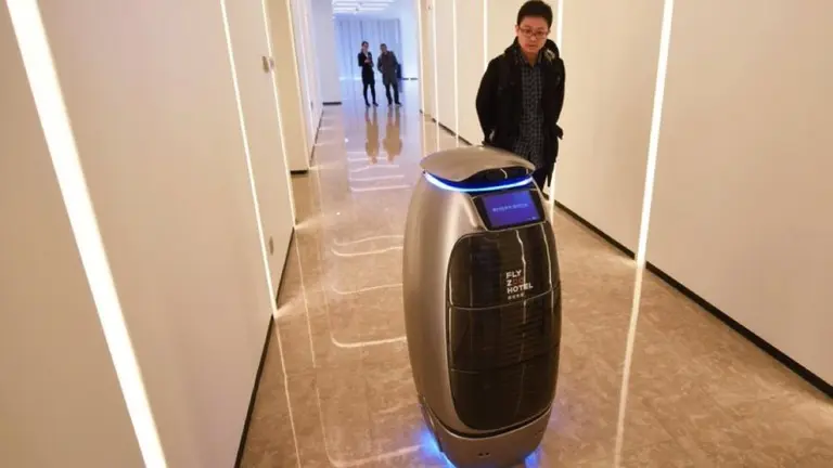Este hotel futurista tiene robots que hacen la limpieza y puertas que no necesitan llaves