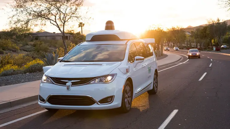 Estas automotrices firman acuerdo con Google para desarrollar taxis sin conductor
