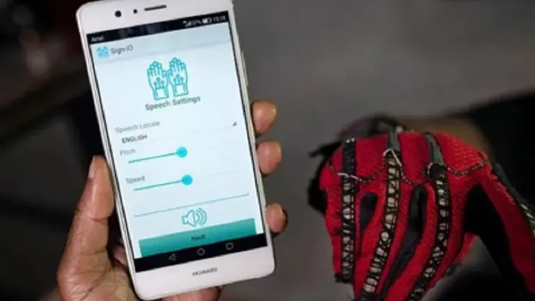 Así funciona este guante inteligente que traduce los movimientos de los dedos