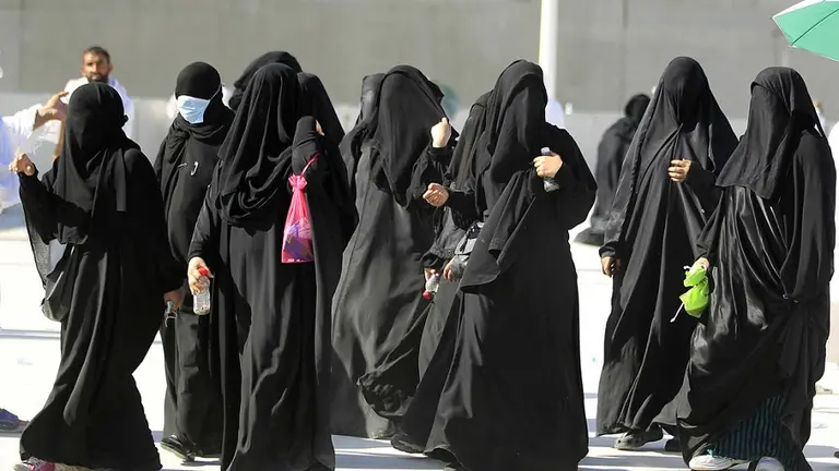 Polémico: una app del gobierno Arabia Saudita permite que los hombres controlen a las mujeres