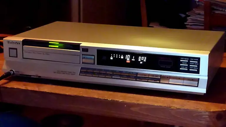 Tecnologías en vías de extinción: adiós a los reproductores de CD y DVD