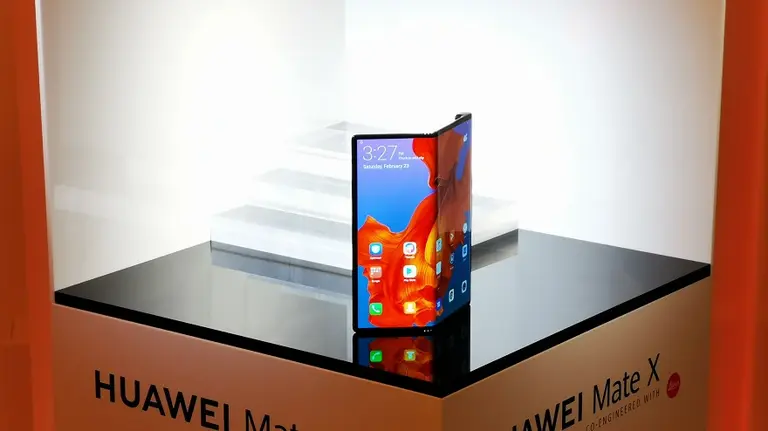 Mate X, la apuesta plegable y 5G de Huawei para competir con Samsung