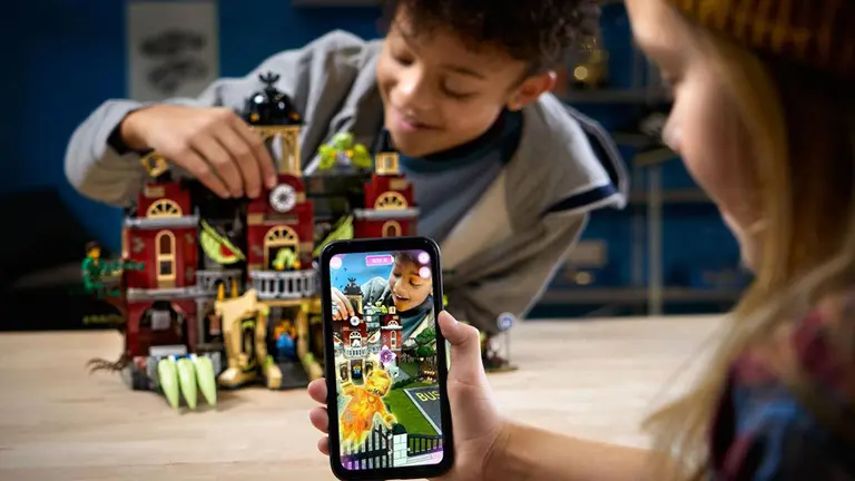 La página de LEGO fue hackeada para publicitar el anuncio de una estafa cripto