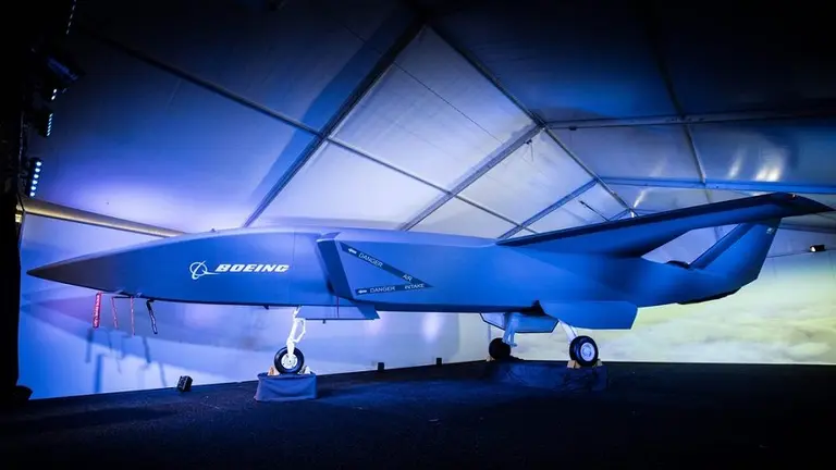 ¿Dónde está el piloto?: Boeing presentó su nuevo avión de combate autónomo