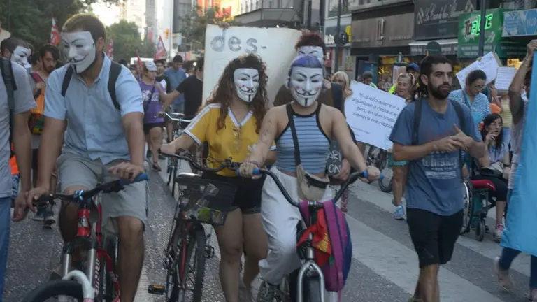 Repartidores puerta a puerta: crecen los reclamos para mejorar su situación laboral