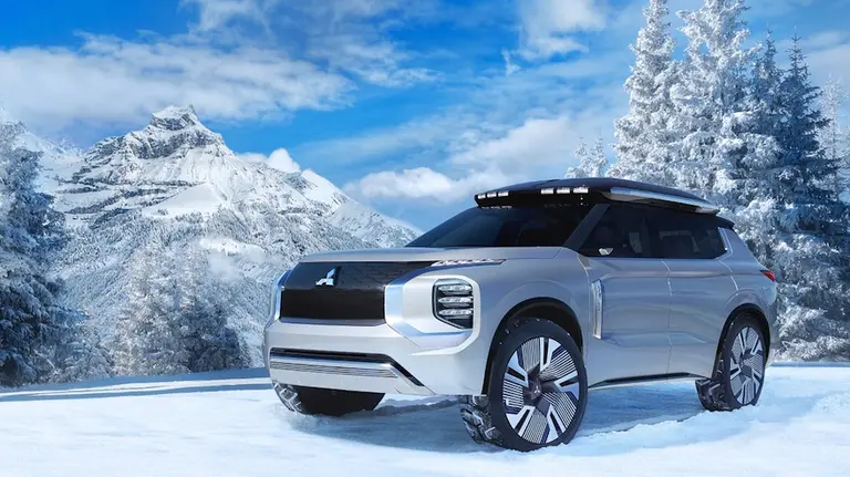 La apuesta de Mitsubishi: un SUV que se recarga con energía solar
