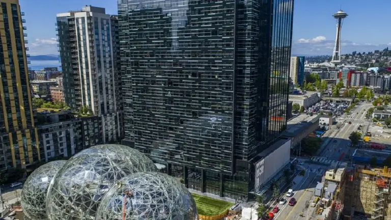 Fuerte apuesta: el dueño de Zara desembolsa una cifra millonaria para quedarse con el edificio de Amazon