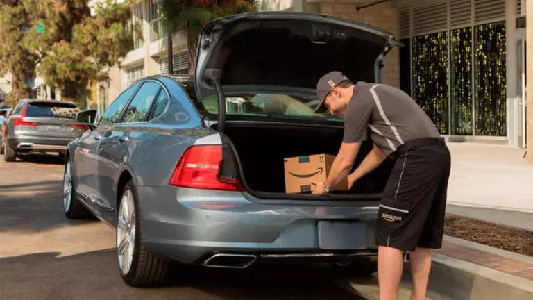 Así funciona Amazon Key, el servicio de entrega de paquetes en el baúl de tu automóvil
