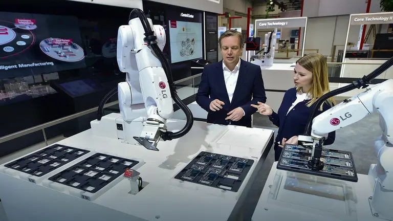 LG apuesta a los asistentes del futuro: así son sus nuevos robots automáticos industriales