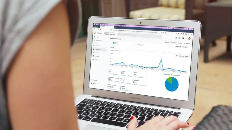 Google, clave para vender más en la crisis: paso a paso, estrategias para rankear bien arriba en las búsquedas