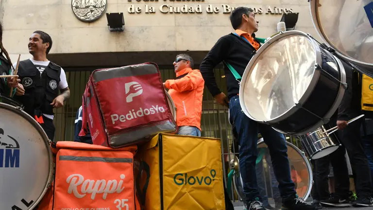 Repartidores de Rappi, Glovo y PedidosYa protestaron contra la precarización