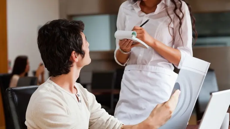 Transformación digital: qué son las "cartas digitales" en los restaurantes, cómo y para qué se usan