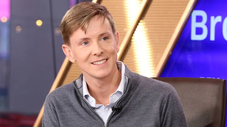 Insólito: el cofundador de Facebook está presionando para disolver la compañía