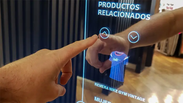 SOS personal shopper virtual: un espejo que ayuda a elegir lo que te queda mejor