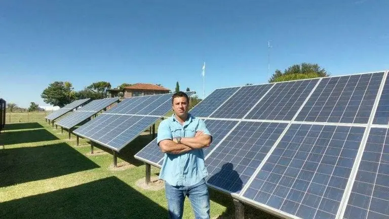 Campo 4.0: este tambo usa paneles solares, transmite su día a día en la web y exporta a la Unión Europea