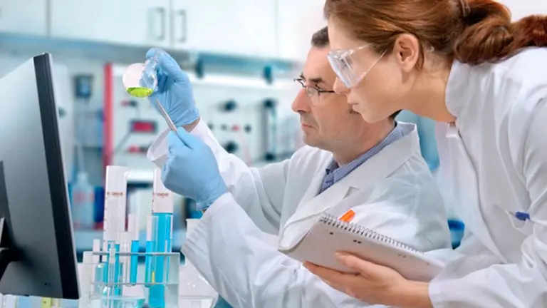 Desarrollan en Córdoba el primer medicamento por ingeniería genética