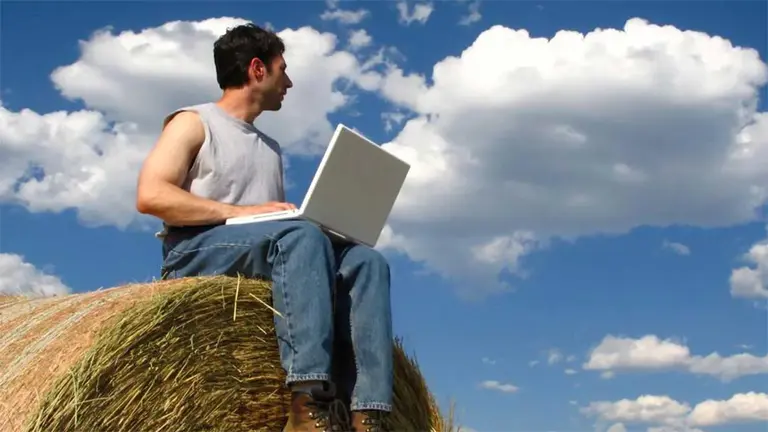 Alerta en el sector de internet: la alta carga impositiva frena el acceso y las inversiones