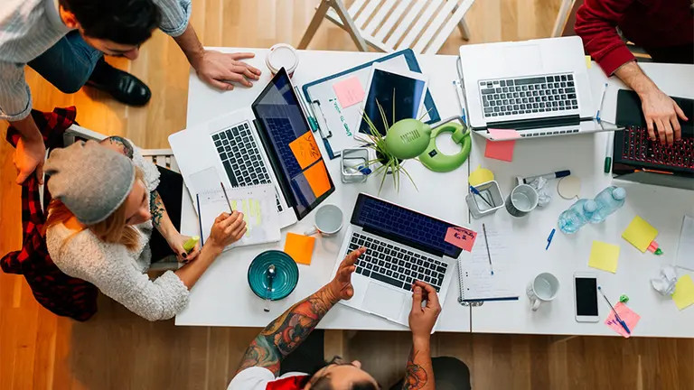 Para ellos no hay crisis: medio millón de personas disfruta de altos salarios y demanda laboral que supera oferta