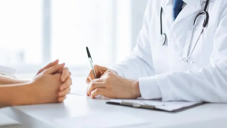 ¿Desaparecen las salas de espera?: nace el "Uber para médicos"