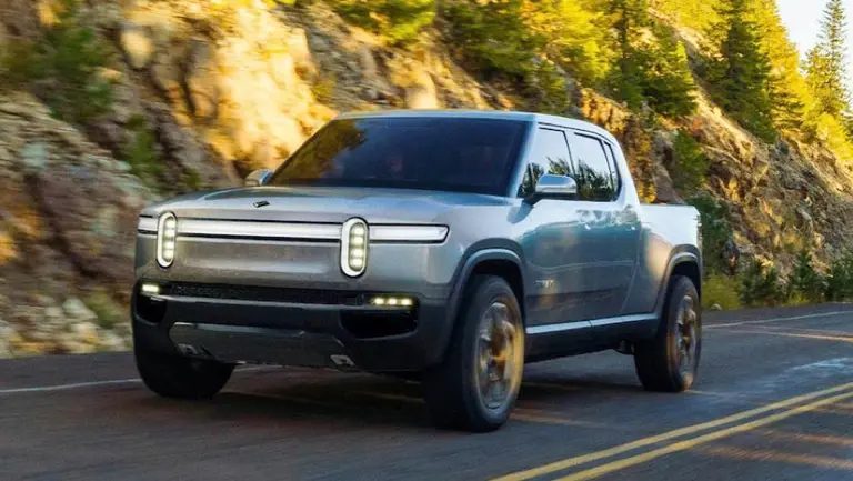 Tiembla Tesla: la pick-up eléctrica Rivian R1T va por todo