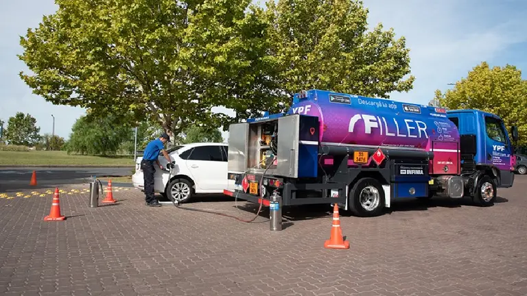 Por trabas de las petroleras, un emprendimiento de delivery de combustible muda su negocio a países limítrofes