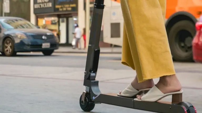 Movilidad 4.0: Hyundai y KIA apuestan por monopatines eléctricos integrados en sus autos