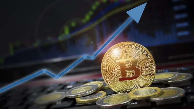 Sube y busca nuevo precio récord: cuánto vale hoy un Bitcoin