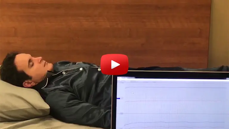 Cómo funciona el pijama inteligente que monitorea tus latidos y respiración