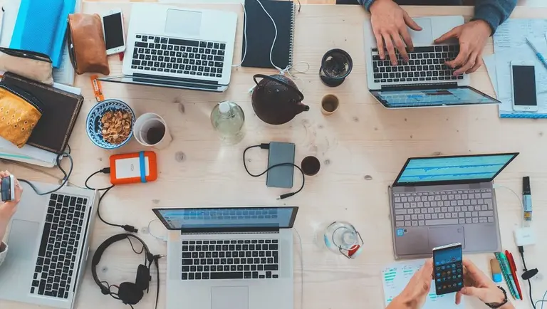 Salarios en economía del conocimiento: esto es lo que gana hoy un programador en Argentina