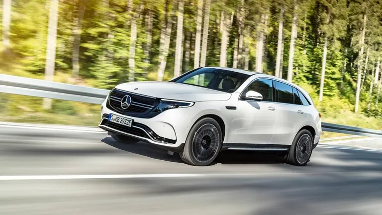 Suma tecnología: así es el nuevo Mercedes-Benz EQC 400 4Matic, el SUV eléctrico que llegaría al país