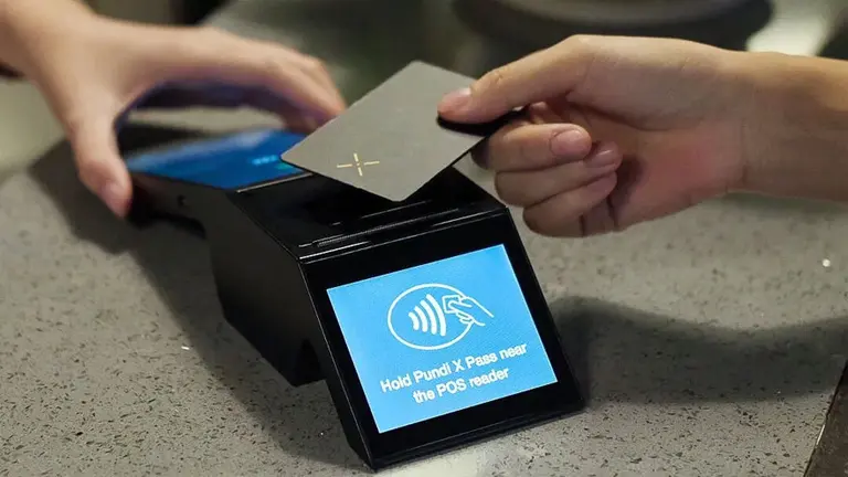 Ni efectivo ni tarjeta, Bitcoin: llega a la Argentina un posnet para abonar en comercios y comprar monedas