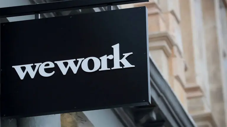 Softbank arrancó el ajuste en WeWork: despedirá a 4.000 empleados en todo el mundo