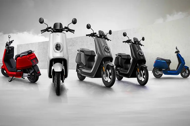 NIU apuesta fuertemente a la Argentina: presenta tres monopatines y una bicicleta eléctrica