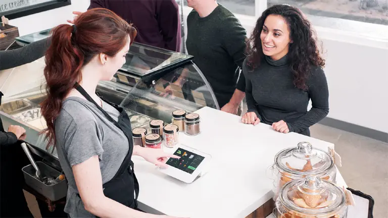 Consumo en cuarentena: a pesar del auge de los canales digitales, los argentinos valoran al comercio de cercanía