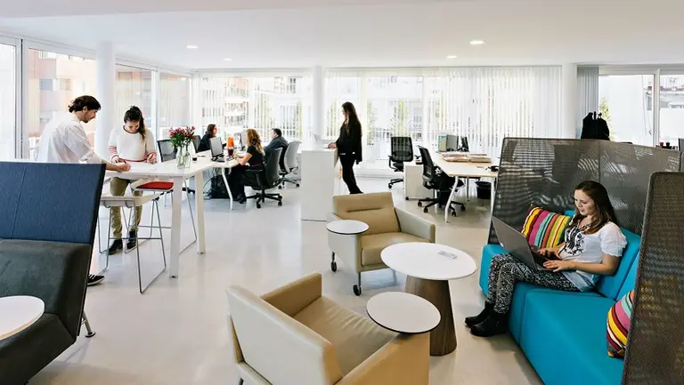 Oficinas compartidas, coworking, ¿seguirán en pie?: mazazo a negocio nacido para "sociabilizar" el trabajo