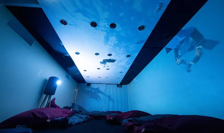 Conocé Broomx, la startup que lleva la Realidad Virtual a tu habitación sin necesidad de usar un casco