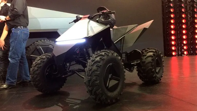 No solo autos: Tesla presentó el Cyberquad, su primer cuatriciclo eléctrico