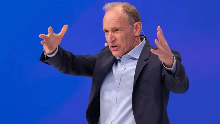 El creador de la Web lanza un "contrato global": cómo propone salvarla de una "distopía digital"