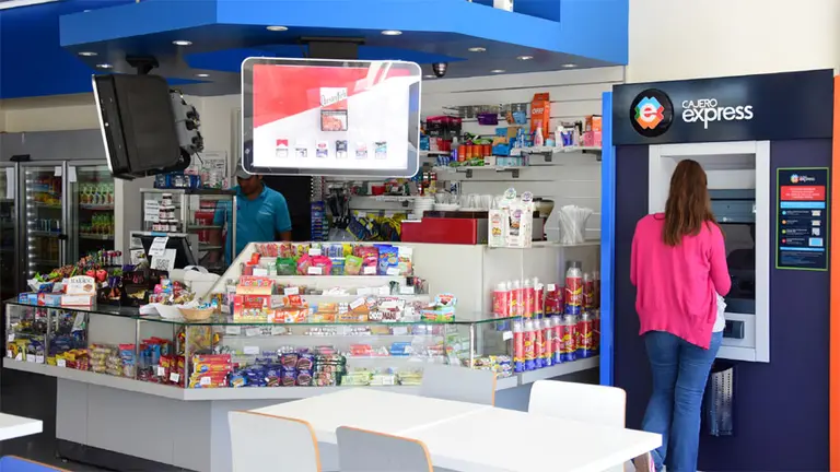 Hay efectivo: por qué en plena crisis más empresas se apuran en instalar cajeros automáticos
