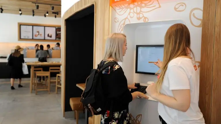 Los coffee banking, ¿jugada maestra o puro blef?: esto dicen los bancos que suman café y networking en sucursales