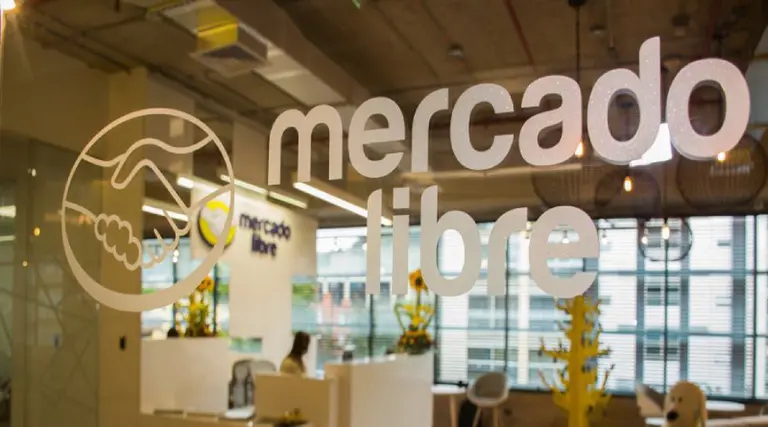 Galperín le ganó la batalla a Amazon en un mercado clave: cómo lo hizo y qué negocios aprovechó