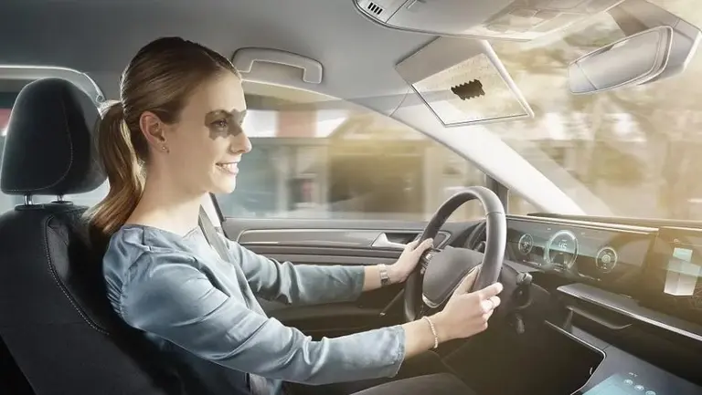 Innovación al volante: Bosch crea un "parasol" digital para que la luz no te moleste mientras manejás