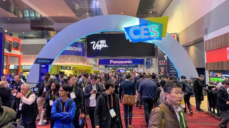 Desde el "robogato" hasta los espejos "inteligentes": el "top ten" de los lanzamientos más insólitos de la feria tecnológica de Las Vegas