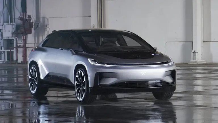 Faraday Future quiere reemplazar el avión: propone coches autónomos de lujo para viajes de media distancia